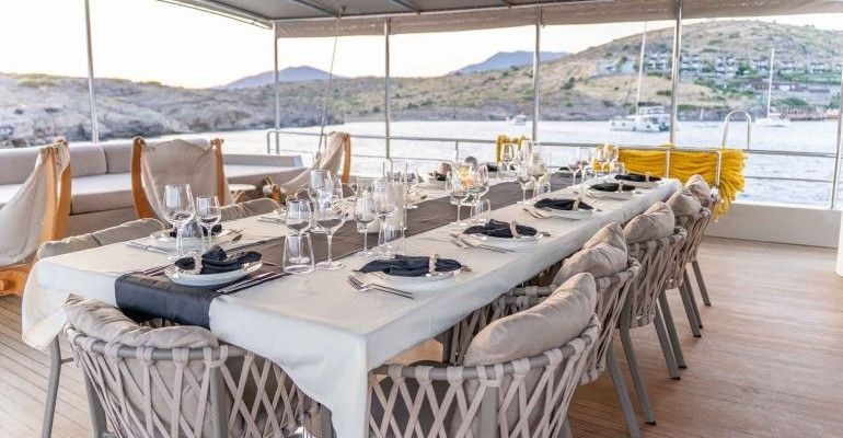 Alquiler de Superyates y Megayates en Marmaris: Una Semana de Lujo en la Costa Turca